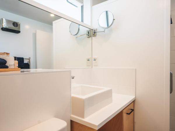 Blue Peaks Lodge : photo 10 de la chambre hébergement 1 chambre avec cuisine