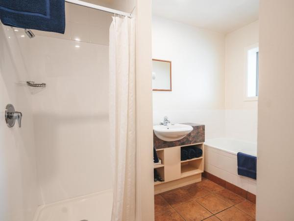 Blue Peaks Lodge : photo 9 de la chambre grande chambre familiale