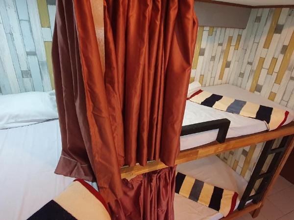 Escape Backpackers KK : photo 5 de la chambre lit dans dortoir de 8 lits 