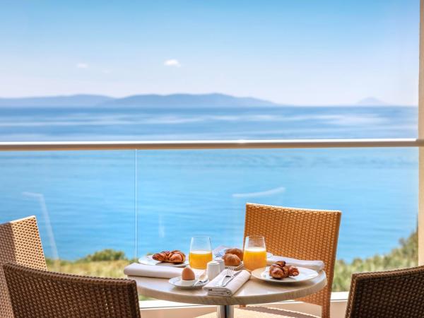 Valamar Bellevue Resort : photo 2 de la chambre room for 2+2 seaview