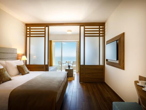 Valamar Bellevue Resort : photo 8 de la chambre room for 2+2 seaview
