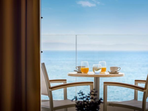 Valamar Bellevue Resort : photo 10 de la chambre room for 2+2 seaview
