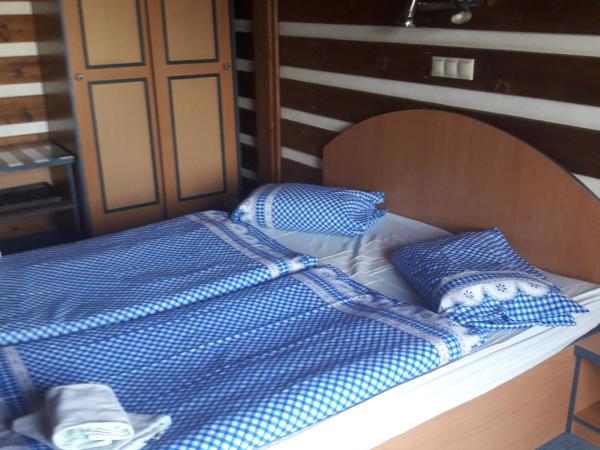 Hotel PAM : photo 1 de la chambre chambre triple avec balcon