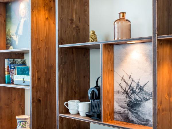 Aiden by Best Western Lorient Centre : photo 8 de la chambre chambre familiale lit queen-size avec canapé-lit