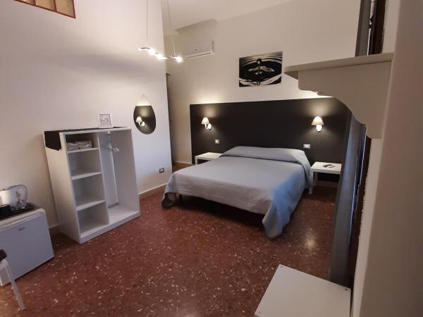 B&B Villa Pia : photo 2 de la chambre chambre lit king-size - vue sur mer