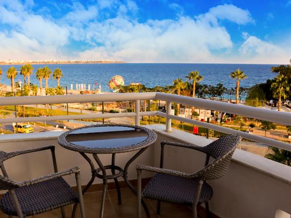 The Corner Park Hotel : photo 8 de la chambre chambre lits jumeaux standard - vue sur mer