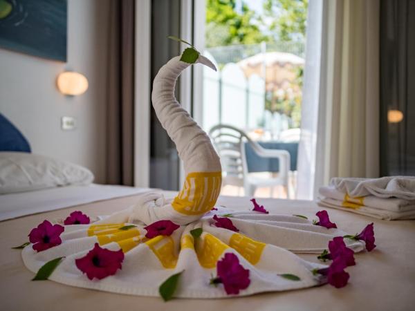 Hotel Villa dei Fiori - sul mare con piscina : photo 7 de la chambre chambre double avec balcon