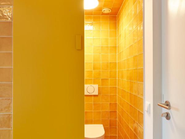 Hotel Not Hotel Rotterdam : photo 4 de la chambre hébergement bibliothèque secrète