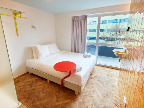 Hotel Not Hotel Rotterdam : photo 2 de la chambre hébergement bibliothèque secrète