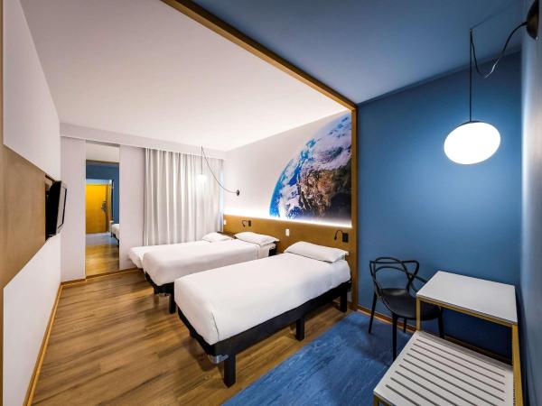 Hotel Euro Suíte Curitiba Batel By Nacional Inn : photo 2 de la chambre chambre triple standard avec 3 lits simples