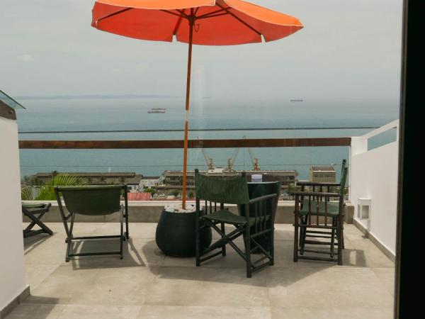 Aram Yamí Boutique Hotel : photo 4 de la chambre chambre de luxe avec terrasse et vue sur la baie
