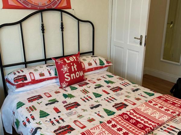 Streatham Common Bed & Breakfast : photo 5 de la chambre chambre triple avec salle de bains privative