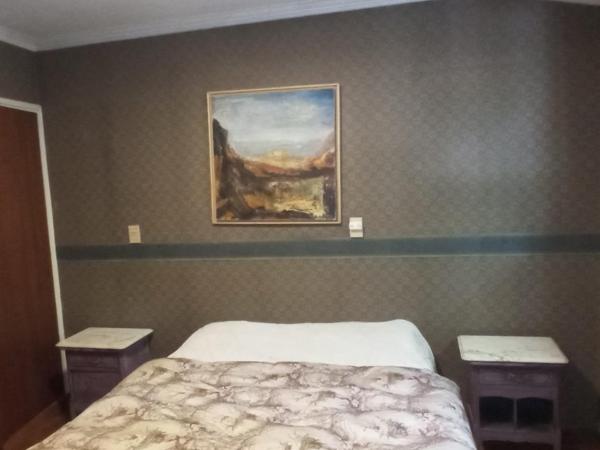 Hostel Casteleyhost : photo 1 de la chambre chambre double avec salle de bains commune
