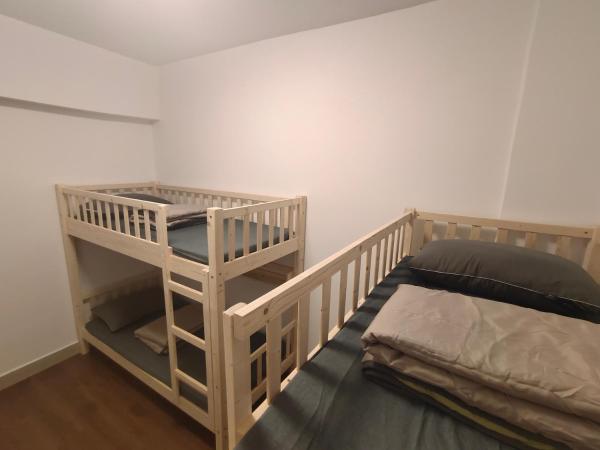 都市小憩青旅 : photo 3 de la chambre lit dans dortoir pour hommes de 4 lits