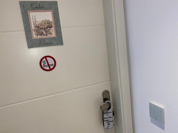 Home-Rose-Garden-Gästehaus kontaktloser Zugang : photo 1 de la chambre chambre double ou lits jumeaux avec salle de bains privative