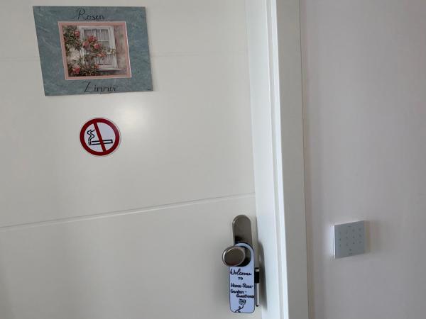 Home-Rose-Garden-Gästehaus kontaktloser Zugang : photo 1 de la chambre chambre double avec salle de bains privative