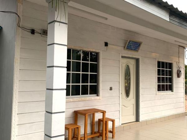 VILLA D' KEBUN WITH FREE FRUITS : photo 4 de la chambre chambre triple avec salle de bains privative