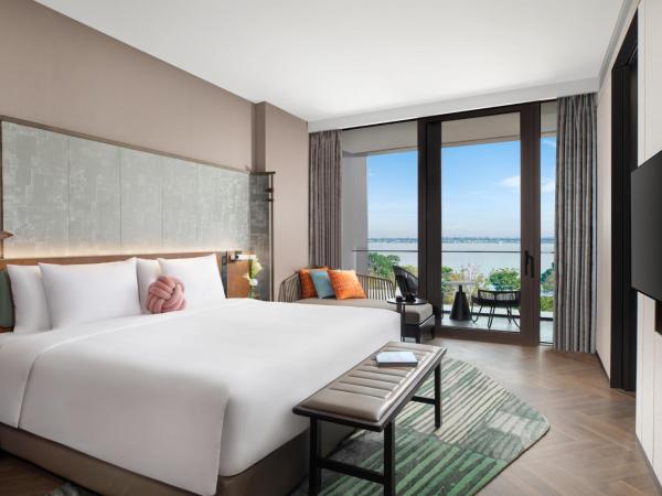 Hotel Indigo Suzhou Yangcheng Lake, an IHG Hotel : photo 1 de la chambre chambre king premium avec vue sur le lac