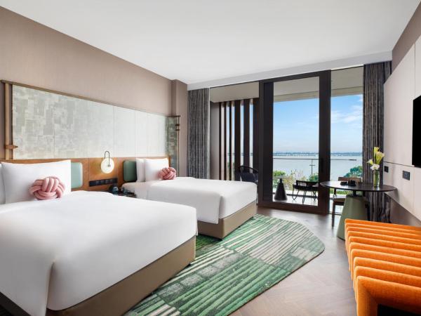 Hotel Indigo Suzhou Yangcheng Lake, an IHG Hotel : photo 1 de la chambre chambre lits jumeaux standard - vue sur lac