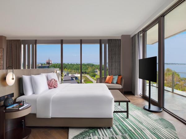 Hotel Indigo Suzhou Yangcheng Lake, an IHG Hotel : photo 1 de la chambre suite 1 chambre - vue sur lac