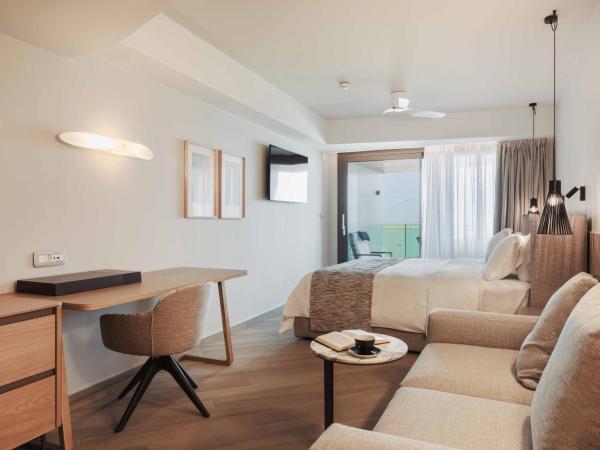 BIO BEACH Boutique Hotel - Adults Only : photo 5 de la chambre suite deluxe avec baignoire spa