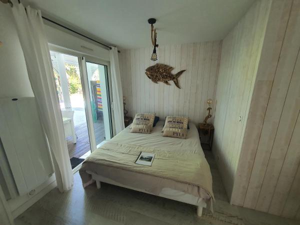 Villa Caraîbes : photo 3 de la chambre chambre double - vue sur piscine