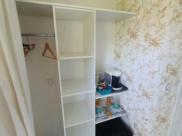 Villa Caraîbes : photo 6 de la chambre chambre double - vue sur piscine