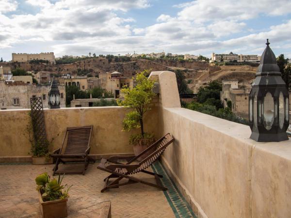 Riad Noujoum Medina : photo 2 de la chambre petite chambre double basique avec douche