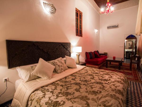 Riad Noujoum Medina : photo 7 de la chambre chambre familiale avec baignoire