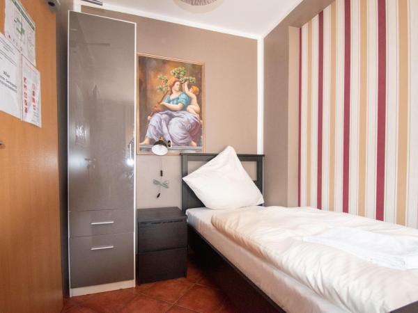 Boutique Hotel Sena : photo 3 de la chambre chambre lits jumeaux avec balcon et salle de bains commune