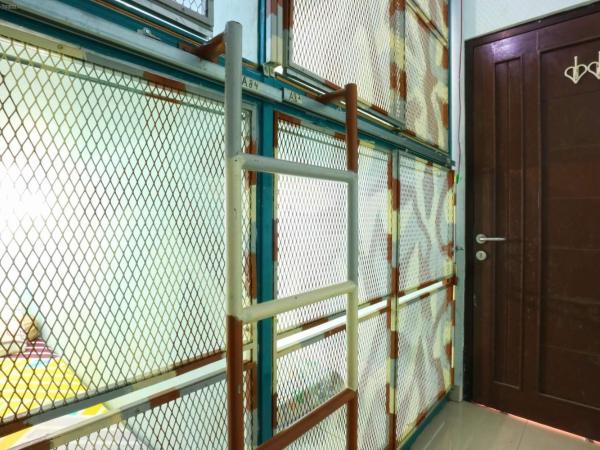 Kabin Kapsul Kayu Jati V Jakarta - Male Only : photo 7 de la chambre lit superposé dans dortoir mixte