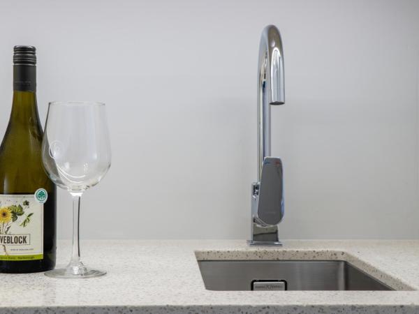 Suncourt Hotel & Conference Centre : photo 8 de la chambre executive double lakeview studio