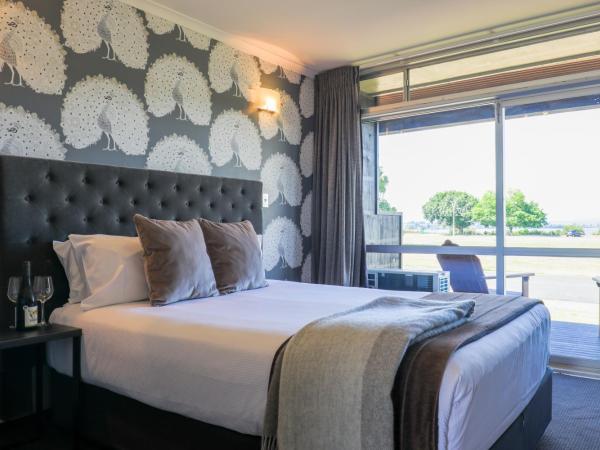 Suncourt Hotel & Conference Centre : photo 1 de la chambre executive double lakeview studio