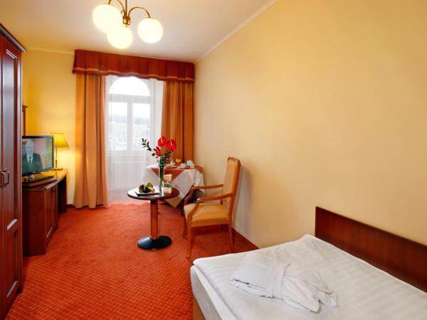 Ensana Centrální Lázně - Maria Spa : photo 7 de la chambre chambre simple supérieure avec accès au centre de bien-Être et à la salle de sport