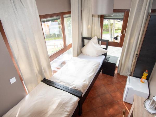 Boutique Hotel Sena : photo 10 de la chambre chambre lits jumeaux avec salle de bains commune