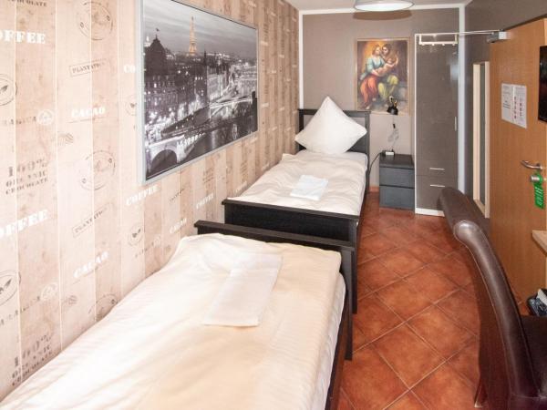 Boutique Hotel Sena : photo 5 de la chambre chambre lits jumeaux avec balcon et salle de bains commune