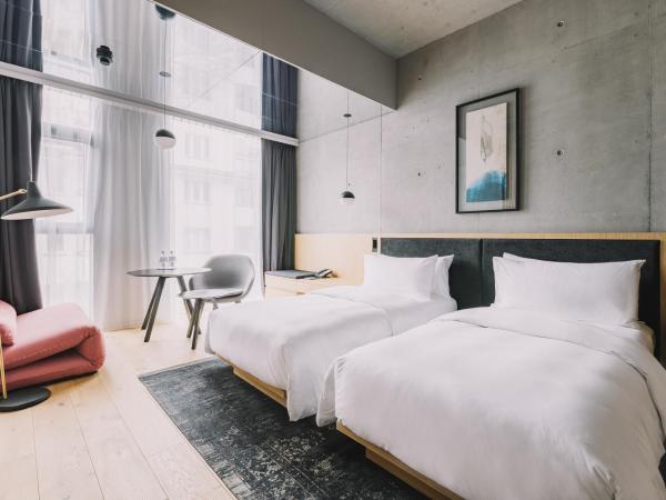 Nobu Hotel Warsaw : photo 1 de la chambre chambre lits jumeaux supérieure