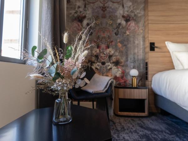 Les Trésorières : photo 3 de la chambre chambre deluxe - vue sur jardin (annexe « l'orangerie »)