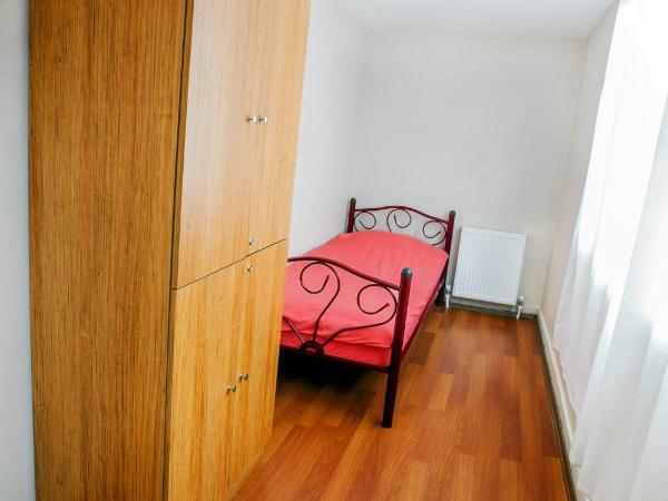 Gökçe Pansiyon - Only men : photo 4 de la chambre chambre simple avec salle de bains commune