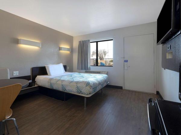 Motel 6-San Antonio, TX - West SeaWorld : photo 8 de la chambre chambre lit queen-size