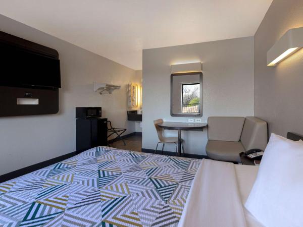 Motel 6-San Antonio, TX - West SeaWorld : photo 5 de la chambre chambre lit queen-size