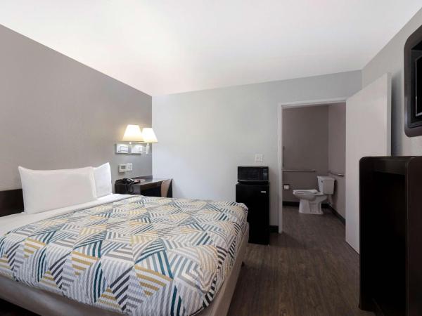 Motel 6-San Antonio, TX - West SeaWorld : photo 1 de la chambre chambre lit queen-size