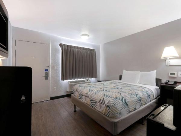 Motel 6-San Antonio, TX - West SeaWorld : photo 2 de la chambre chambre lit queen-size