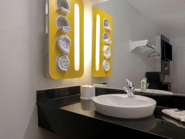 Motel 6-San Antonio, TX - West SeaWorld : photo 3 de la chambre chambre lit queen-size