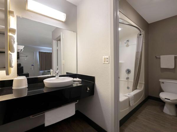 Motel 6-San Antonio, TX - West SeaWorld : photo 9 de la chambre chambre lit queen-size