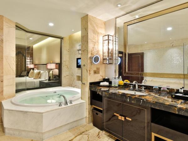 InterContinental Sancha Lake, an IHG Hotel : photo 2 de la chambre suite king 1 chambre avec vue sur le lac