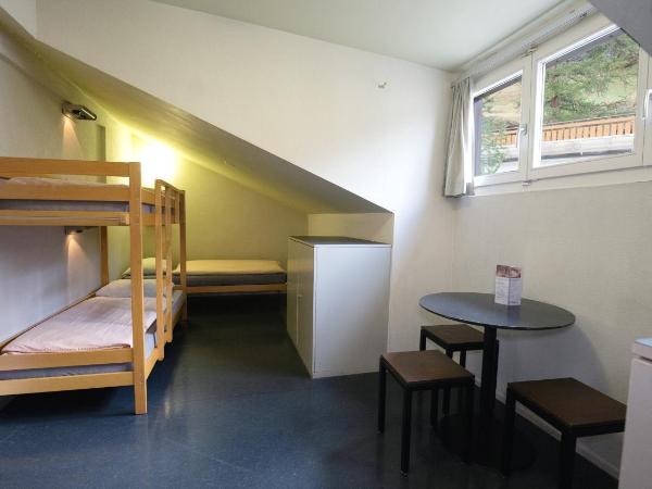 Zermatt Youth Hostel : photo 3 de la chambre lit dans dortoir de 8 lits 