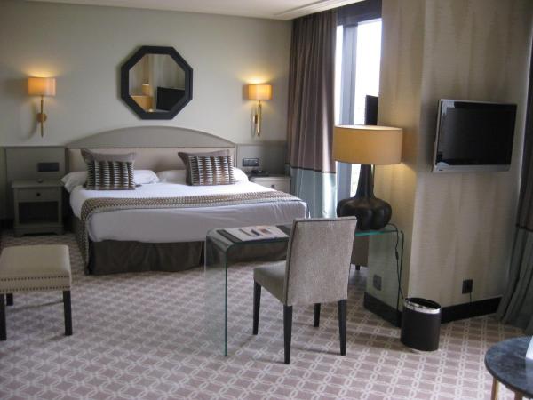 Hotel Bahía : photo 5 de la chambre chambre double supérieure (2 adultes + 1 enfant)