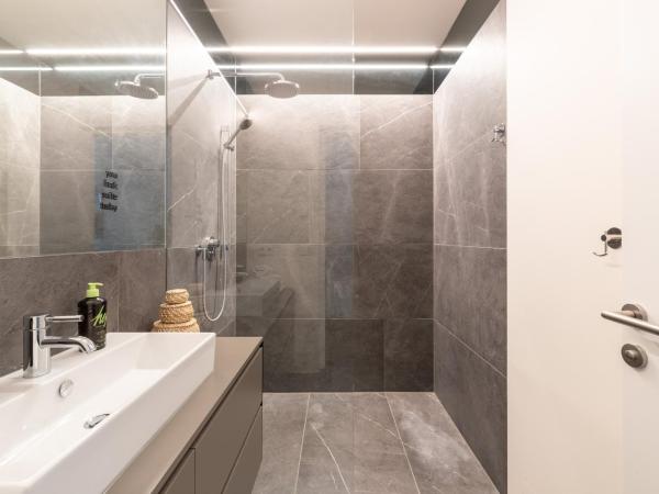 limehome Linz Schillerstraße : photo 8 de la chambre suite m with sofa bed