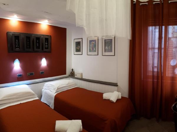Hotel Europeo Napoli : photo 7 de la chambre chambre lits jumeaux